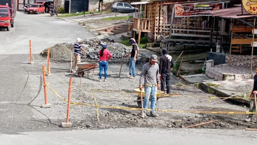 El deterioro de la vía del barrio La Pradera de Villamaría llevó a que la arreglaran